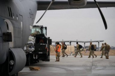Перебрасываемые в Европу для усиления подразделения американской армии начали прибывать в Польшу Перебрасываемые в Европу для усиления подразделения американской армии начали прибывать в Польшу