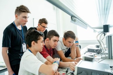 Российские школьники принимают участие в международной олимпиаде Romanian Master of Physics Российские школьники принимают участие в международной олимпиаде Romanian Master of Physics