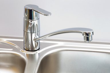 Приморцы сутки сидят без воды - прокуратура разбирается, в чём дело