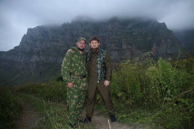 Кадыров поставил своего человека командовать на фронте в ЛНР Кадыров поставил своего человека командовать на фронте в ЛНР