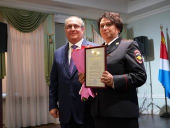 Приморские депутаты поздравили сотрудников полиции&nbsp;