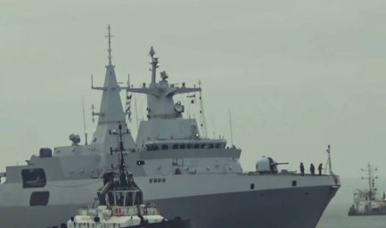Вместо морской цели попал в гору: Фрегат ВМС ЮАР стрелял по примыкающей к жилому сектору территории Вместо морской цели попал в гору: Фрегат ВМС ЮАР стрелял по примыкающей к жилому сектору территории