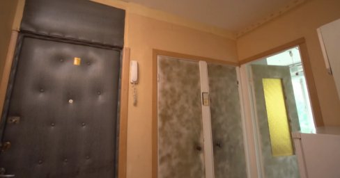 Скромная прихожая в квартире Дроздовых