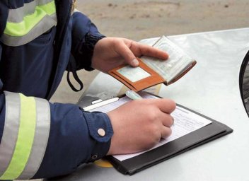 Верховный суд вернул права пьяному водителю, который стоял у машины Верховный суд вернул права пьяному водителю, который стоял у машины