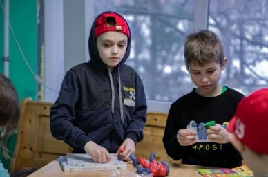 В Россию прибыло 10 тысяч детей из Донецкой и Луганской Народных Республик В Россию прибыло 10 тысяч детей из Донецкой и Луганской Народных Республик