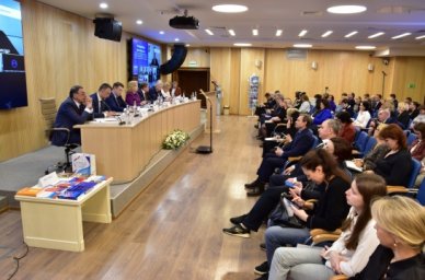 Сергей Кравцов назвал суверенитет России ключевой идеей нового учебника по обществознанию Сергей Кравцов назвал суверенитет России ключевой идеей нового учебника по обществознанию