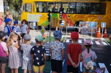 В Анапе начала работу мобильная «Лаборатория безопасности» для школьников В Анапе начала работу мобильная «Лаборатория безопасности» для школьников