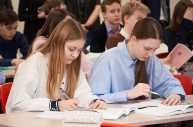 В урочный час: в школах начали профориентацию