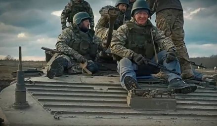 Губернатор Курской области Роман Старовойт прошёл курс военной подготовки в ЧВК «Вагнер» Губернатор Курской области Роман Старовойт прошёл курс военной подготовки в ЧВК «Вагнер»
