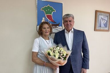 Российская спортсменка пришла на встречу с мэром родного города с флагом США