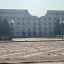 В сети появились кадры удара по зданию оккупационной администрации в Херсоне, где размещался штаб гр