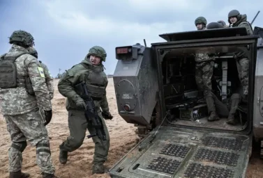 Financial Times: Европа изучает возможность использовать ресурсы НАТО для отправки миротворцев на Ук Financial Times: Европа изучает возможность использовать ресурсы НАТО для отправки миротворцев на Ук