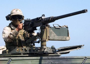 Российские добровольцы обнаружили в захваченном опорном пункте ВСУ брошенное оружие американского пр