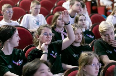 Участники исторической смены в &laquo;Орленке&raquo; изучили правила работы с новостями