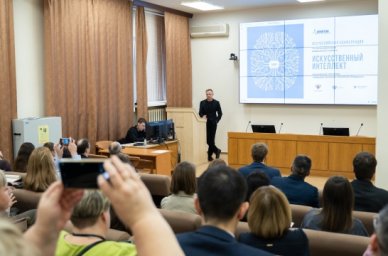 Более 19 тыс. школьных учителей прошли обучение технологиям искусственного интеллекта
