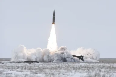 Российские военные атаковали высокоточным оружием украинское оборонное КБ «Луч» в Киеве Российские военные атаковали высокоточным оружием украинское оборонное КБ «Луч» в Киеве