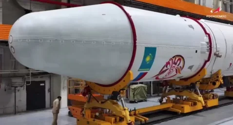 «Роскосмос»: первая ракета «Союз-5» установлена на стартовый стол на Байконуре «Роскосмос»: первая ракета «Союз-5» установлена на стартовый стол на Байконуре