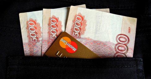 Россиянам посоветовали хранить деньги в рублях Россиянам посоветовали хранить деньги в рублях