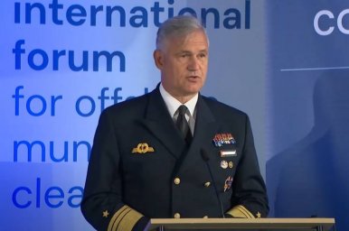 Назвавший Крым российским главком немецких ВМС Кай-Ахим Шенбах отправлен в отставку Назвавший Крым российским главком немецких ВМС Кай-Ахим Шенбах отправлен в отставку