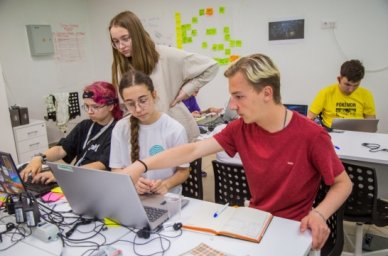 Школьники из разных регионов России приняли участие в проектной школе NeuroCamp