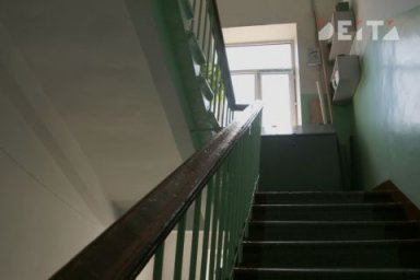 Дебош со стрельбой устроили хулиганы в подъезде дома во Владивостоке