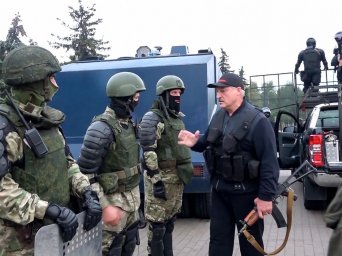 Зеленскому запретили вести переговоры, считает Лукашенко Зеленскому запретили вести переговоры, считает Лукашенко
