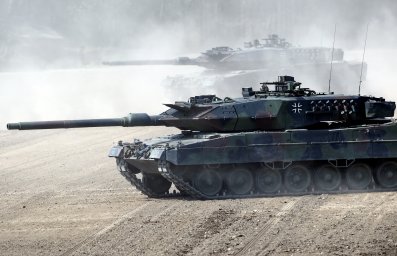Русские диверсанты утопили в болоте немецкий танк Leopard под Херсоном Русские диверсанты утопили в болоте немецкий танк Leopard под Херсоном
