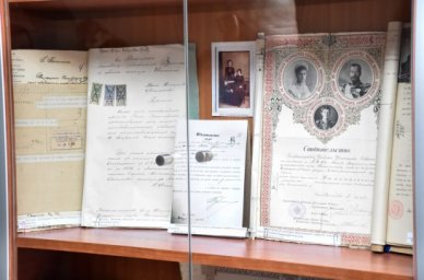 В Луганске открылась документальная выставка &laquo;Учитель &ndash; мастер и творец!&raquo;