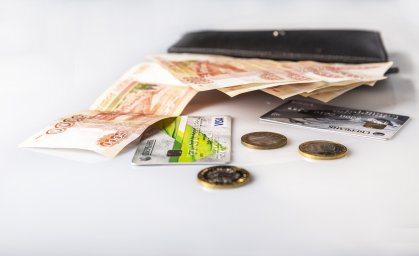 Почему опасно хранить пенсию на банковской карте Почему опасно хранить пенсию на банковской карте