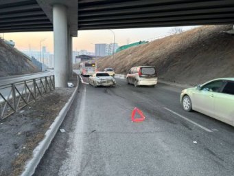 Автобус ДВФУ попал в ДТП этим утром Автобус ДВФУ попал в ДТП этим утром