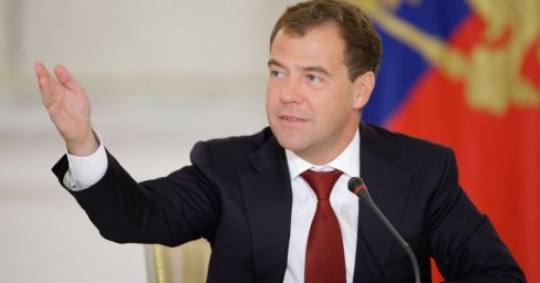 Медведев пригласил Маска на Парад Победы в Москве