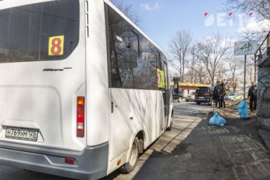 Водитель маршрутки спровоцировал массовое ДТП во Владивостоке Водитель маршрутки спровоцировал массовое ДТП во Владивостоке