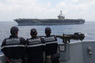 Американский авианосец USS Harry S. Truman (CVN-75) «потерял» истребитель F-18 Super Hornet в Средиз Американский авианосец USS Harry S. Truman (CVN-75) «потерял» истребитель F-18 Super Hornet в Средиз