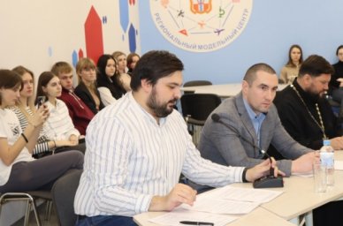 В Омской области обсудили взаимодействие государства и церкви в вопросах противодействия идеологии т