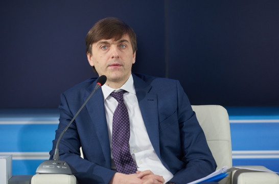 Нам важно обеспечить взаимодействие с родителями &ndash; Сергей Кравцов