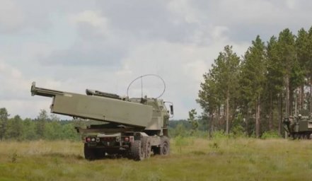 США анонсировали поставку второй партии РСЗО HIMARS на Украину США анонсировали поставку второй партии РСЗО HIMARS на Украину