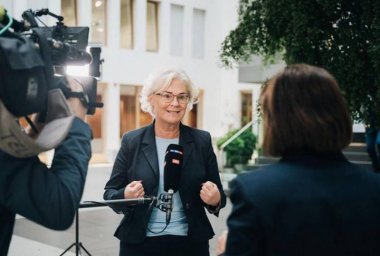 Новый министр обороны Германии предложила ввести санкции против Путина Новый министр обороны Германии предложила ввести санкции против Путина