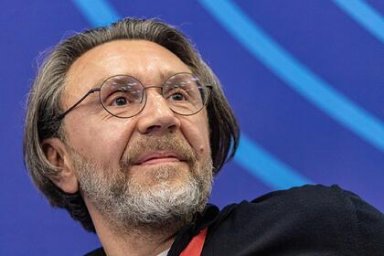 Шнуров впервые рассказал о маленьком сыне Шнуров впервые рассказал о маленьком сыне