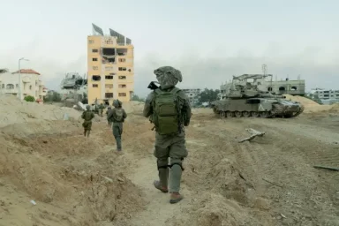 Арабская пресса: Израильские военные штурмуют город Аль-Бира и проводят массовые рейды на Западном б Арабская пресса: Израильские военные штурмуют город Аль-Бира и проводят массовые рейды на Западном б