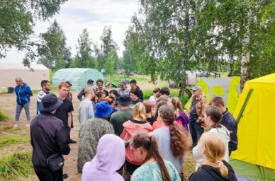 Более 70 школьников из Омска и области побывали на археологических раскопках в Горьковском районе