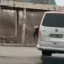 Показаны кадры побега жителя Днепропетровска через окно движущегося микроавтобуса ТЦК
