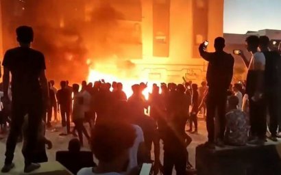 Ливийская народная армия перешла на сторону протестующих против действующих властей Ливийская народная армия перешла на сторону протестующих против действующих властей