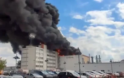 Опять Россия: немецкая газета сообщила, что причиной пожара на фабрике Diehl в Берлине якобы могла б Опять Россия: немецкая газета сообщила, что причиной пожара на фабрике Diehl в Берлине якобы могла б
