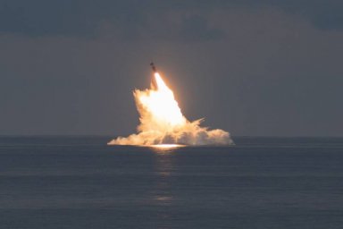 ВМС США провели очередное испытание межконтинентальной баллистической ракеты Trident II D5LE ВМС США провели очередное испытание межконтинентальной баллистической ракеты Trident II D5LE