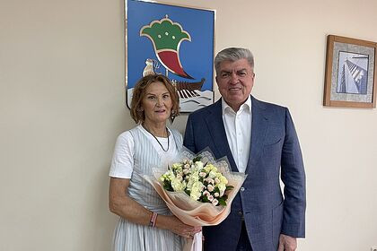 Российская спортсменка пришла на встречу с мэром родного города с флагом США
