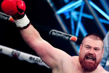 Дацик выиграл третий бой подряд в боксе