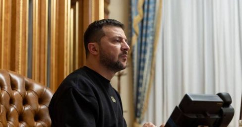 Глава киевского режима анонсировал продолжение боевых действий, несмотря на проблемы с контрнаступле Глава киевского режима анонсировал продолжение боевых действий, несмотря на проблемы с контрнаступле