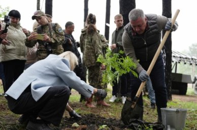 В Приангарье в рамках акции «Сад памяти» высадили Аллею защитникам Отечества В Приангарье в рамках акции «Сад памяти» высадили Аллею защитникам Отечества